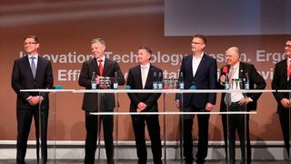 Die für den IFOY 2016 nominierten Unternehmen auf einer Bühne (IFOY)