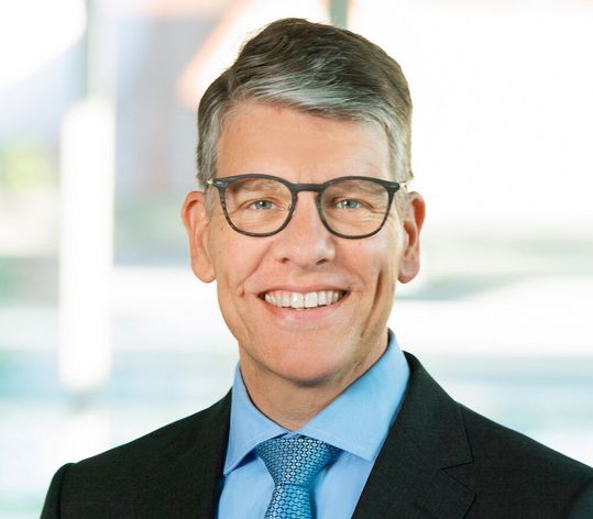 Dr. Jochen Kress, Geschäftsführender Gesellschafter der Mapal-Gruppe, zur Lage des Unternehmens: „Trotz erheblicher konjunktureller Unsicherheiten in 2023 konnten wir den Umsatz erhöhen. Wir sind offensichtlich auf dem richtigen Weg.“(Bild:  Mapal)