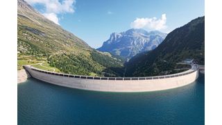 Photovoltaik-Anlage der ewz an der Staumauer Valle di Lei im Schweizer Kanton Graubünden. (Bild: Schäfer Werke)