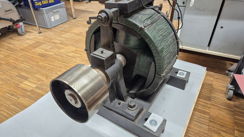 Drehstrom-Generator von Haselwander: Riemenradansicht. (Bild: Drehstrom-Generator von Haselwander Riemenradansicht / Benjamin Hauber / CC BY-SA / de.wikipedia.org)