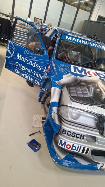 Trotz Original-Teile-Beklebung dürften die Bremsbeläge bei dieser C-Klasse kaum aus dem Fundus von Mercedes-Benz-Originalteile stammen. (Bild: Dominsky – VCG)