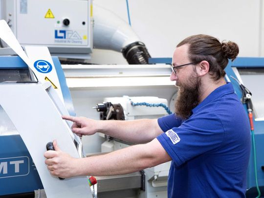 Durch die hohe Fertigungstiefe hat das neue Planungssystem Effekte auf alle Unternehmensbereiche, auch auf die Werkzeugfertigung. (Bild:  SCHLEGEL)