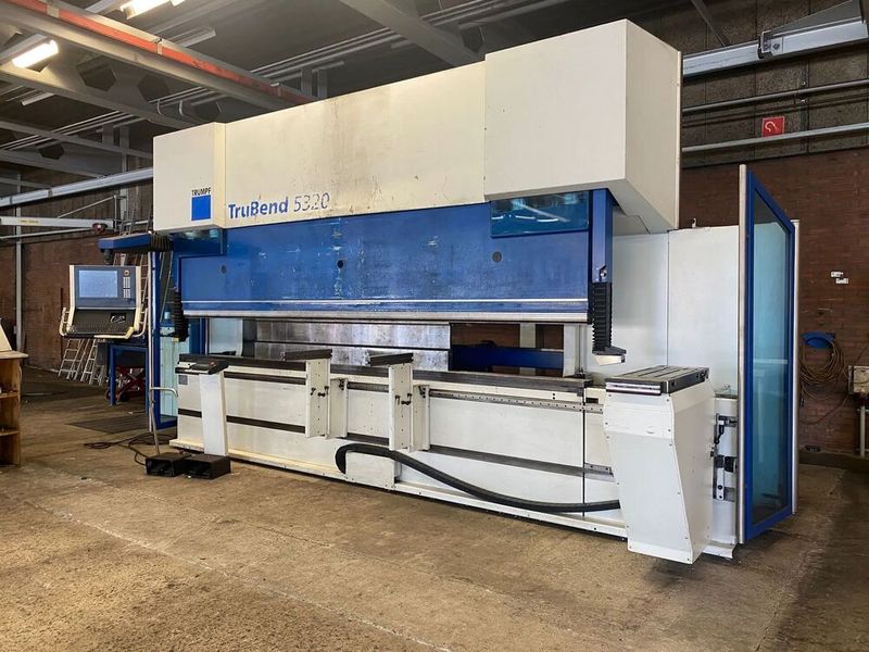 Hier kommt noch ein weiteres Trumpf-System in Form einer Abkantpresse namens Trubend 5320 zur Versteigerung. (Bild: Surplex)