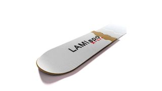 Bei der Verwendung als Obergurt von Boards oder Ski ersetzt der neue Werkstoff „LAMIsport X-Treme“ als lediglich einlagige Oberfläche gleich mehrere Schichten der bisherigen konventionellen Herstellung. (Bild: Lamilux)