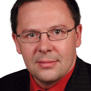 Dr. Karl-Heinz Füller, Teamleiter Umformtechnik der Daimler AG: „Wir haben in der Walzprofiliertechnik noch viel Potenzial für den Fahrzeugbau entdeckt.“ Bild: Daimler