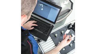 Bei der Programmierung des Roboters unterstützen verschiedene Bedien- und Eingabehilfen. (drag&bot)