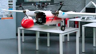 Die TH Wildau präsentiert auf der Messe auch ihr Kompetenzfeld „Entwicklung, Konstruktion, Bau und Erprobung sowie Einsatz von unbemannten Kleinflugzeugen bis maximal 25 kg“. (TH Wildau)