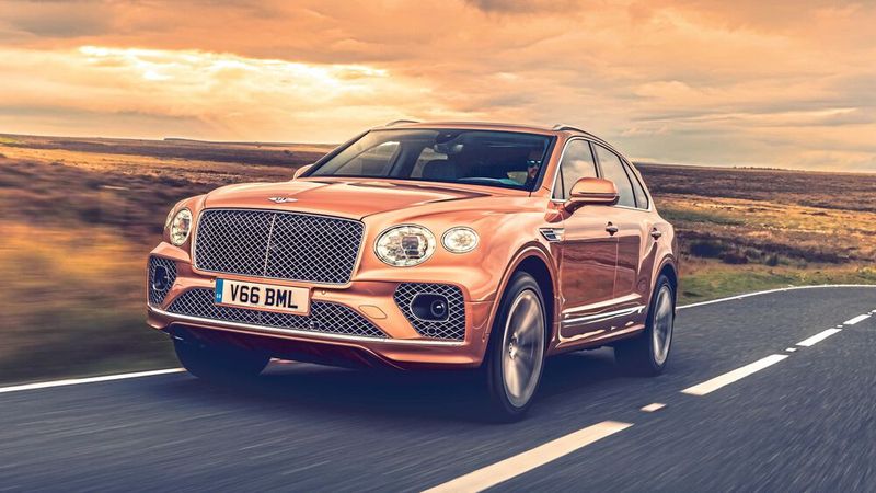 Zu Preisen ab rund 182.000 Euro bietet Bentley ab sofort den gelifteten Bentayga an.(Bild:  Bentley)