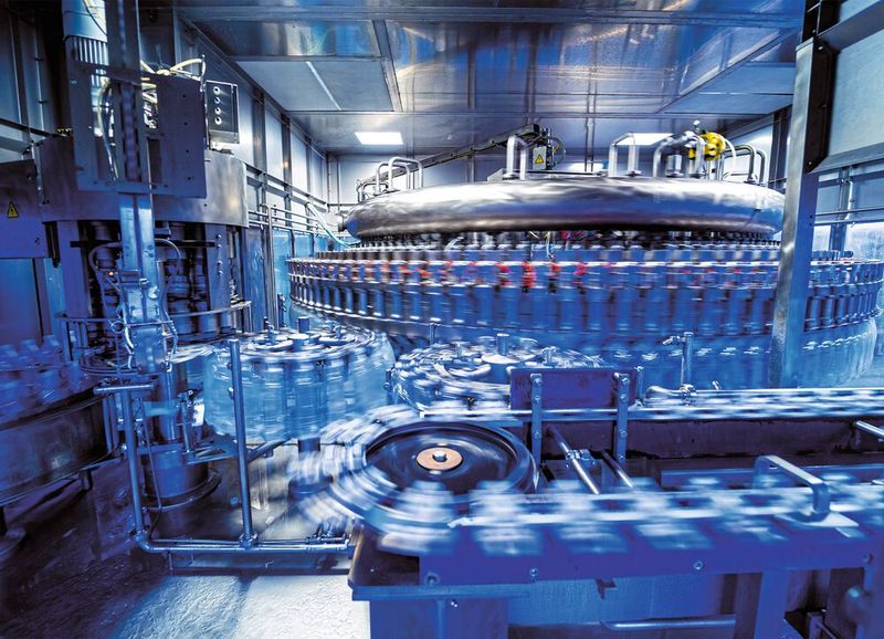 Der Edelstahl-Arretierbolzen von Kipp ist unter anderem ideal zur Konstruktion von Maschinen und Anlagen in der Lebensmittel- und Getränkeindustrie geeignet. (Bild: stock.adobe.com/romaset)