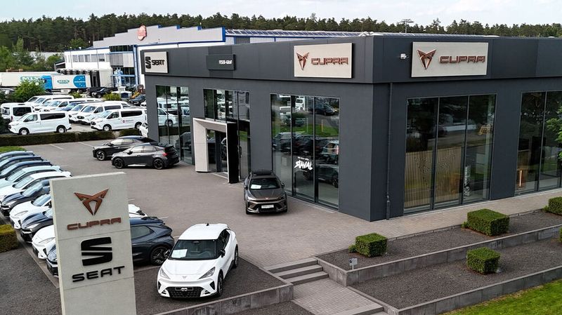 Die Feser-Graf-Gruppe hat ihren Seat-Cupra-Standort in Roth modernisiert. (Bild: Feser-Graf)