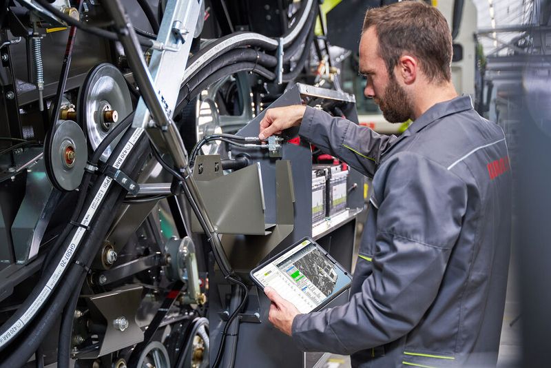 The solutions developed in the project are integrated into the existing IT architecture of the companies. (Image:Fraunhofer IEM / Janosch Gruschczyk)