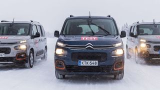 Mit Ganzjahresreifen im Schnee? Moderne Profile und Mischungen machen das möglich. (Konstantin Tschovikov)