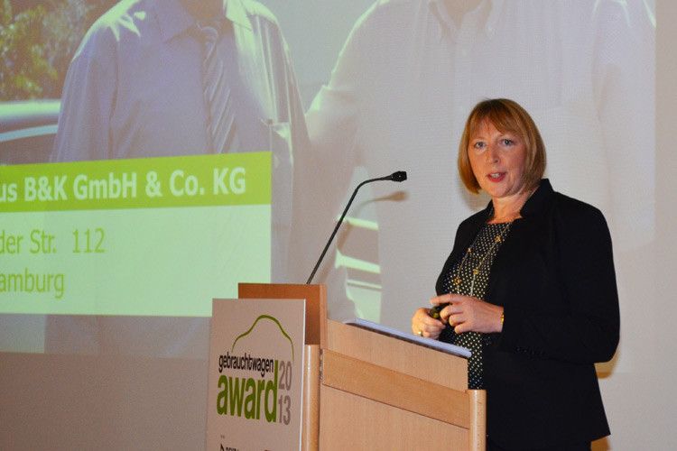 Moderiert wurde die Preisverleihung wie immer von »Gebrauchtwagenpraxis«-Chefredakteurin Silvia Lulei. (Foto: Wengel)