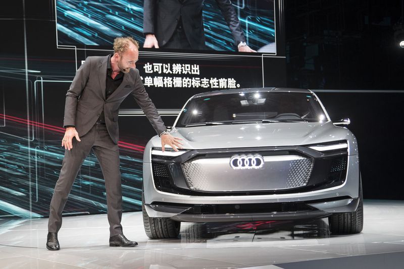 Den zweiten Beitrag von Audi zur Elektromobilität erklärte Designchef Marc Lichte: das Audi E-Tron Sportback Concept. (Audi)
