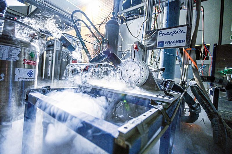 Im Prüfstand für die Tests des Versorgungssystems der Raketen-Brennkammer sind Profilschienen und Präzisionslaufwagen von Rodriguez verbaut. (Warr)