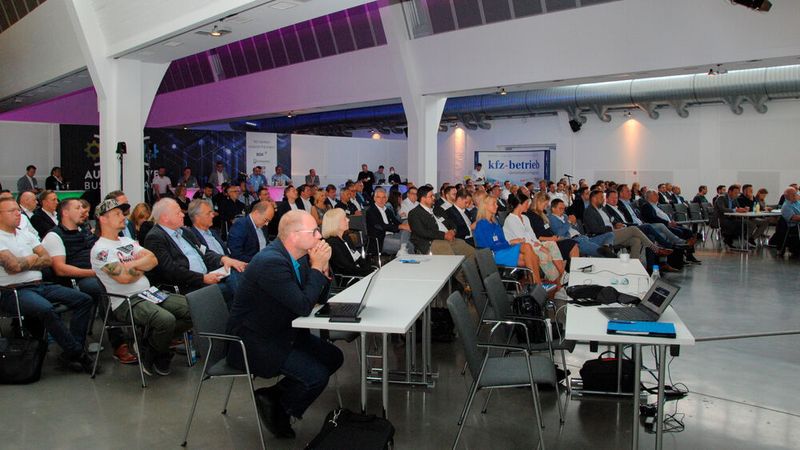 Die vorgestellten Best-Practice-Ansätze stießen auf großes Interesse. (Bild: Simon – »kfz-betrieb«)