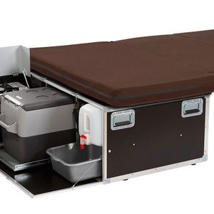 Eine weitere Variante wird mit der sogenannten Bus-Box-4 des Campingbox-Spezialisten Ququq ausgestattet.(Bild:  Ququq)