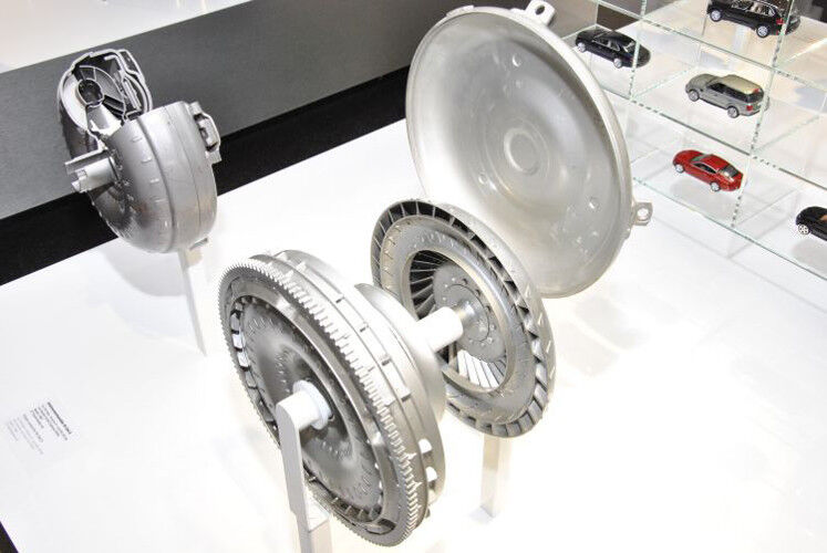 Schnittmodell eines Drehmomentwandlers (W 244 S von 1968) wie er im VW Käfer, NSU RO 80 und im Porsche 911 als Teil der „Halbautomatik“ zum Einsatz kam. Er löste die wenig erfolgreiche Fliehkraftkupplung (Saxomat) ab. (Foto: Dominsky)