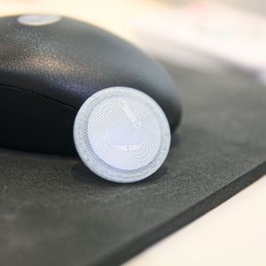 In diesem 3D-gedruckten Bauteil befindet sich ein Chip. Dieser wurde während des FFF-Drucks von einem Roboter eingelegt und dient zur Rückverfolgbarkeit des Produktes. Der Druckvorgang muss dafür unterbrochen werden.