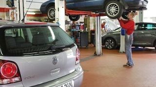 Die Vielfalt der Werkstattkonzepte im Servicemarkt ist verwirrend. Die Autofahrer nehmen sie als Reparaturalternative zu den Vertragswerkstätten kaum wahr. (Foto: Rubbel)