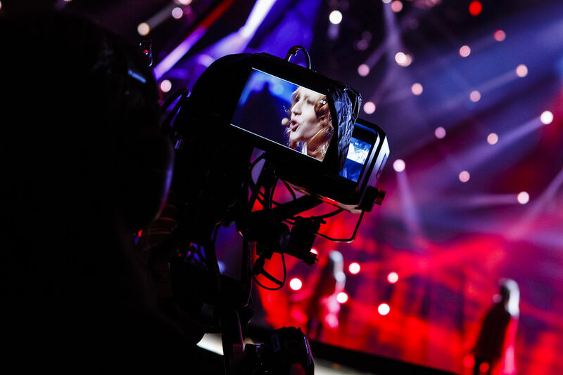 Blick auf die Displays der verwendeten HD-Fernseh-Kameras (Eurovision Song Contest)