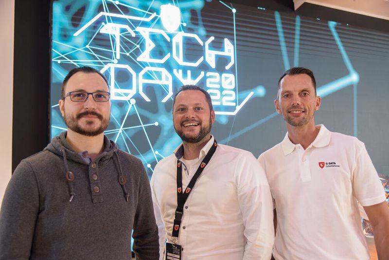 Stefan Hausotte (Head of Threat Intelligence & Infrastructure G Data), Tim Kartali (Head of Channel Sales, IONOS SE), Hendrik Flierman (Vice President Global Sales & B2B-Marketing bei G Data) (Bild: G Data)