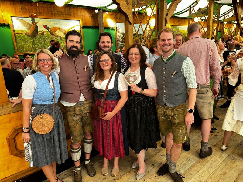 Stephanie Steen (IT-BUSINESS), Sebastian Borchi, Thomas Händl und Melanie Meier (FTAPI), Lilli Kos (IT-BUSINESS) und Florian Tenius (FTAPI). (Bild: Vogel IT-Medien GmbH)