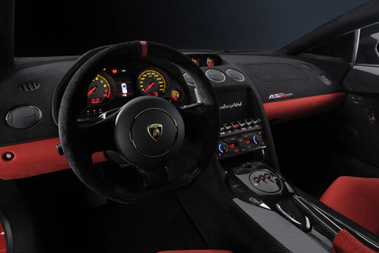 Der V10 kommt auf 570 PS. (Lamborghini)