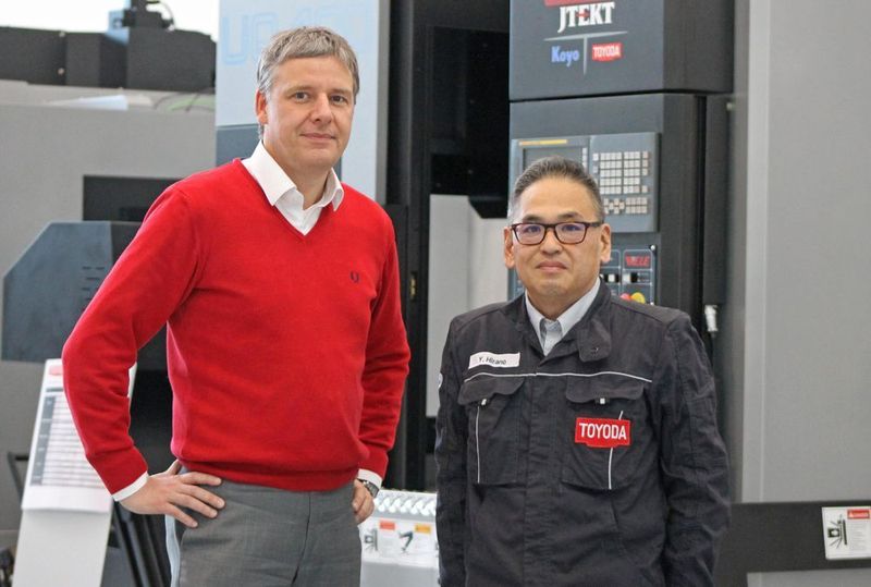 Die beiden Geschäftsführer von Toyoda Machinery Europe: Michael Steiner und Yukinaga Hirano. (Zikomm)