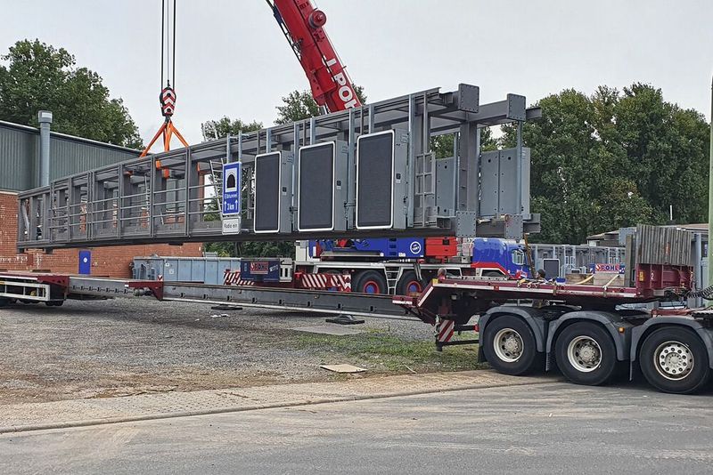 Auf einer Fläche von 24.000 Quadratmetern fertigen etwa 100 Mitarbeitende bei Queck mit einer Kapazität von 12.000 Tonnen im Jahr Bauteile mit Gewichten von bis zu 64 Tonnen.(Bild:  Queck)