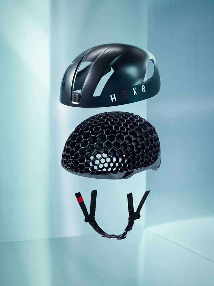 The honeycomb structure of the helmet is made of the high-performance polymer polyamide 11. The material is both impact-resistant and lightweight.