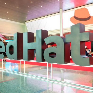 Red Hat und IBM haben eine Lösung für die automatisierte, grossflächige Behebung von Sicherheitslücken eingeführt. (Bild: Red Hat)