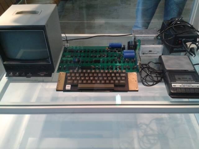 Einer der ersten Apple-Computer steht in München im Deutschen Museum - von dort war es noch ein weiter Weg bis zum iPhone 6. (Bild: IT-BUSINESS/Sarah Maier)