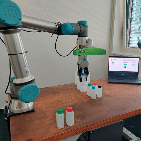 Pick & Place mit dem Cobot(Bild:  Spiratec)