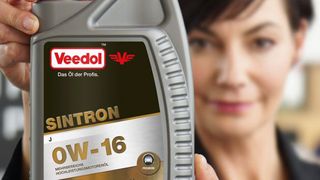 Speziell für japanische Benziner: das neue „Veedol Sintron J 0W-16“. (Foto: Veedol)