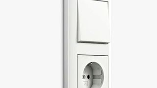 Dem Biokunststoff Polymilchsäure (PLA) erschließen sich jetzt neue Einsatzwelten, wie die Experten vom Fraunhofer Umsicht sagen. Im Verbundprojekt Tecplastic soll ein halogenfrei flammgeschütztes PLA-Compound entwickelt werden, dass spritzgegossen werden kann und und auch den Anforderungen der Elektroindustrie genügt. Der Projektpartner Giersiepen testet das Material etwa in Form von Schaltern und Steckdosen des Typs Gira Standard 55, heißt es. (Giersiepen)