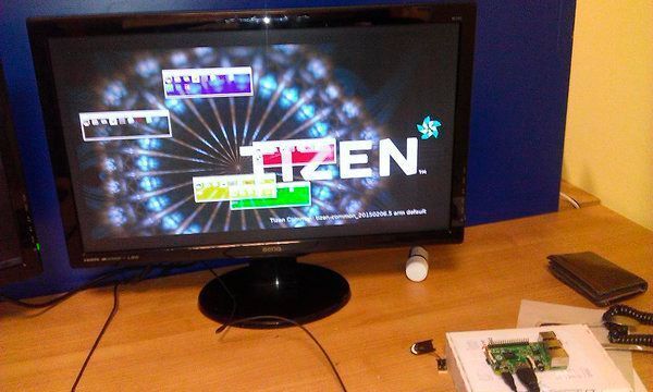 Inzwischen auch mit Hardwarebeschleunigung: Die Samsung Open Source Group arbeitet mit Nachdruck an einer vollständigen Portierung von Tizen 3.0 auf das Raspberry Pi. Eine lauffähige Version für das Raspi 2 existiert bereits, es fehlt allerdings noch eine standardisierte Möglichkeit zur App-Installation. (Daniel Kozák / Twitter)