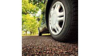Die grünen Reifen mit Silica/Silan Technologie von Evonik sparen Benzin dank ihres geringen Rollwiderstands.  (Evonik)