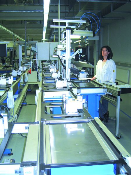 Bei Endress + Hauser Conducta sind zwei Drucksysteme von Canon in die Fertigungsstraße integriert, die die technische Dokumentation der produzierten Messgeräte übernehmen. Bild: Canon (Archiv: Vogel Business Media)