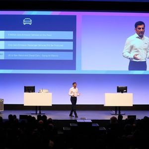 Keynote zur Eröffnung des VIP-Kongresses. Rahman Jamal wirft zusammen mit den Teilnehmern einen Blick in die Zukunft. Dabei immer im Auge: Wie kann NI dabei den Ingenieur unterstützen?