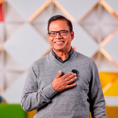 Das dies prinzipiell auch mit heutiger moderner Technologie bereits möglich ist, zeigte Google-Entwickler Amit Singhal kürzlich in einem intern entwickleten Prototoypen. Ein eingebautes Mikrophon zeichnet Sprache auf, per Bluetooth werden die Befehle an andere Geräte übermittelt. (Bild: Google)