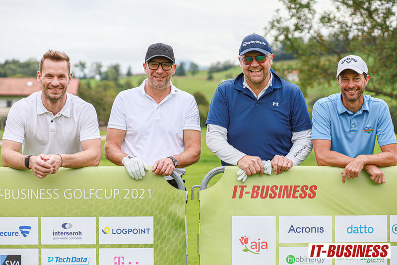 Flight 2 startet mit (v.l.) Golf Pro Simon Hangel, Michael Huber (F-Secure), Franz Klotz (Cancom) und Golf Pro Markus von Knoerzer. (Stephan Dietl)