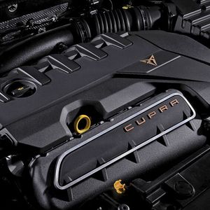 „VZ 5“ steht für „veloz“ (spanisch für „schnell“) und 5-Zylinder im Motorblock.(Bild:  Seat)