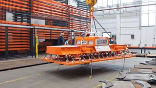 Neue Halle, neue Schneidanlage, neues Lagersystem: Die Tretel-Magnettraverse ist das perfekte Bindeglied und ein Prozessbeschleuniger für Rädlinger. (Bild: Schunk)