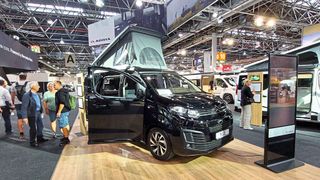 Kastenwagen und Campervans waren auf dem diesjährigen Caravan-Salon die Messestars. (Bild: Mauritz – VCG)