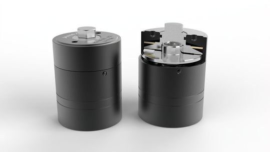 Erfahren Sie hier, was Jakob Antriebstechnik seit gut acht Monaten in puncto Spannsysteme für die Fertigung so alles ersonnen hat. Etwa die Kraftspannmuttern der Typen MCA- und MCG-DB, die es jetzt auch mit voreingestellter Drehmomentbegrenzung gibt. Das war aber nicht alles ...(Bild:  Jakob Antriebstechnik)