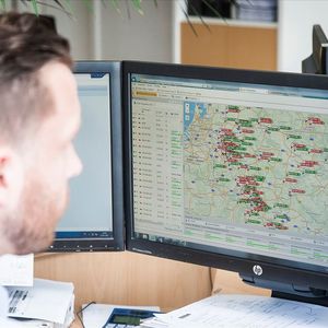 Die gesamte Hergarten-Flotte ist mit dem Telematiksystem ausgestattet, das alle Transportprozesse und Daten transparent an die Zentrale übermittelt und so für mehr Effizienz und höhere Prozesssicherheit sorgt.