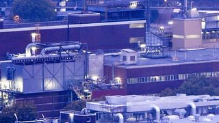 Seit gut 50 Jahren produziert BASF am Standort Ludwigshafen Caprolactam, ein wichtiges Vorprodukt für Polyamid 6. (Bild: BASF)