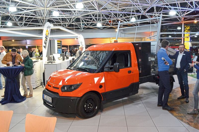Am 5. November stellte Opel Kohl seinen Gewerbekunden verschiedene Streetscooter-Varianten vor (im Bild der „Work“-Pick-up), die das Autohaus künftig in Ergänzung zu seiner Opel-Nutzfahrzeugpalette anbieten will. (Bild: Rehberg / »kfz-betrieb«)