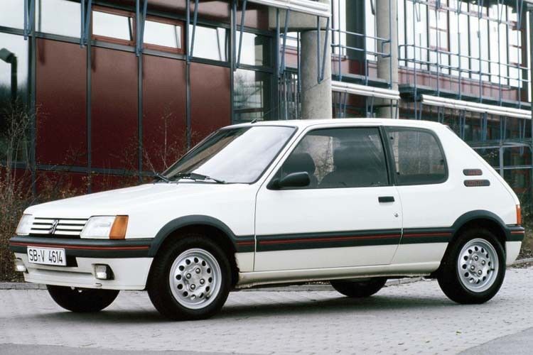 Angeschoben wurde die Entwicklung des 205 schon im Jahr 1977, ursprünglich als Nachfolger für den bereits fünf Jahre alten Peugeot 104. Dieser lieferte zugleich die Basis für die baugleichen Schwestermodelle Citroën LN und Talbot Samba. (Foto: Peugeot)